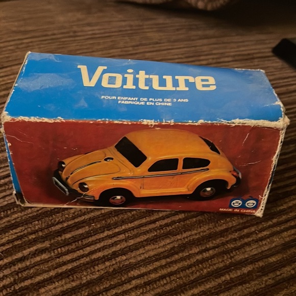 MF146 Yellow Sedan Voiture Beetle VW Bug Car Friction Retro Tin Toy w/Box - Picture 2 of 7